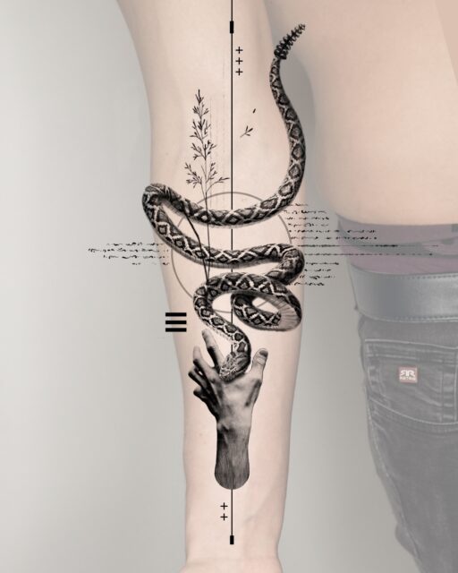 Szabad minta alkarra! Írj, ha érdekel! :)
Available tattoo design on forearm
#tattoodesign #budapesttattooartist #snaketattoo #tetovalas